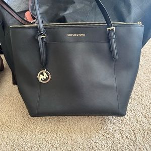 Micheal Kors purse